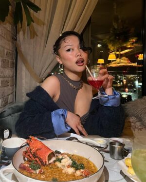 Jessie Mae Alonzo Instagram - big love<3 @thehoxtonhotel