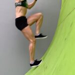 Jessie Graff Instagram - #warpedWall s are good for so many things! Sprints, cardio, coordination… and they’re adjustable! This wall is about 11’6. Add a 3’ trash can, and you’ve got a standard #ninjawarrior wall! This game kept me entertained and gasping for breath for over 40 reps 😂🏀 Thanks @mroc_oceanside for a great training session! @xeroshoes