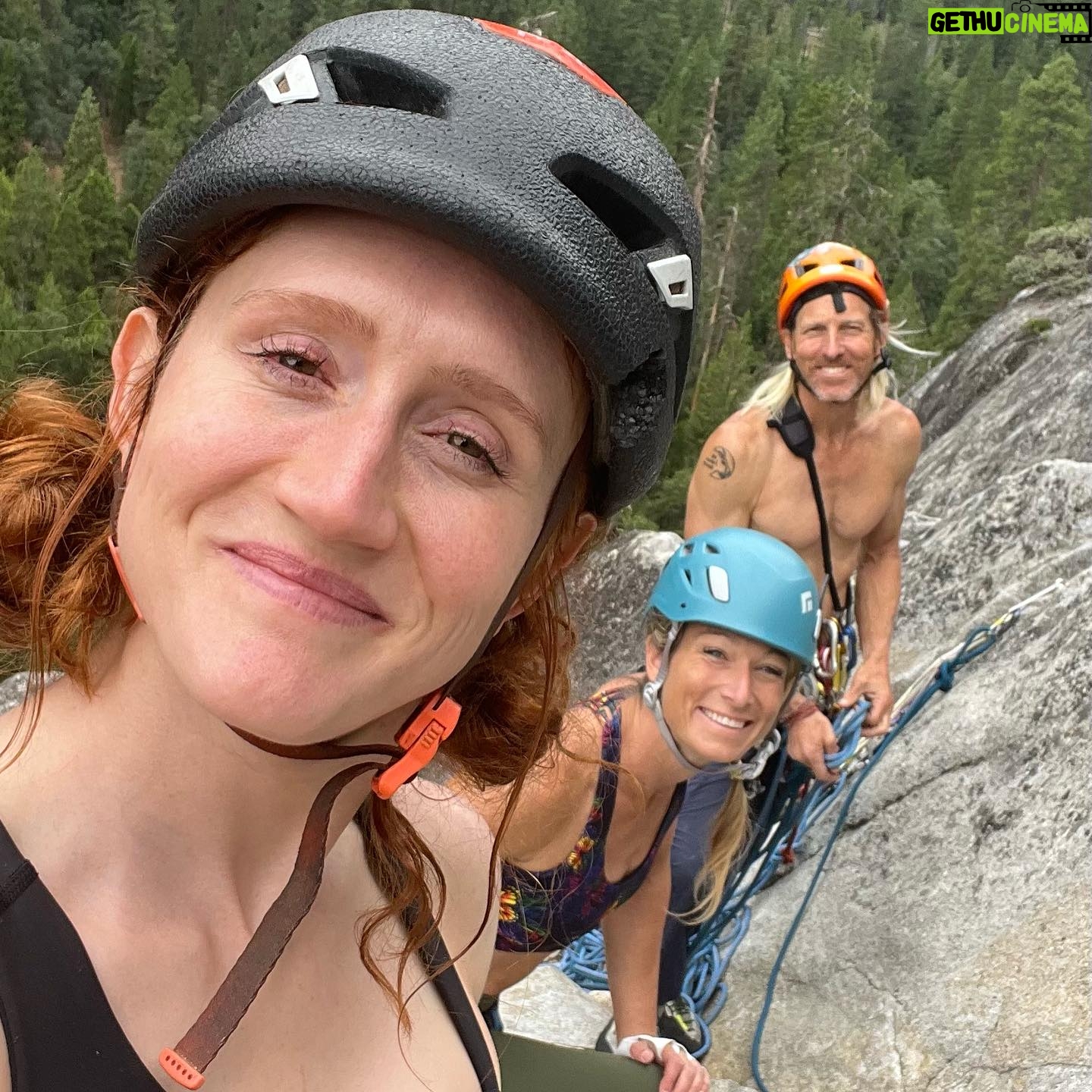 Jessie Graff Instagram - Thank you so much @hansflorine for bringing @oliviavivian and I up the Nutcracker on #ManurePile (still can’t believe it’s called that! 😂). We’re so lucky to be introduced to some of the most epic climbs in the world by such a legend! And thank you @aardvarkandersonphoto for the lovely photos!!! #yosemitenationalpark #yosemiterockclimbing #rock limbing