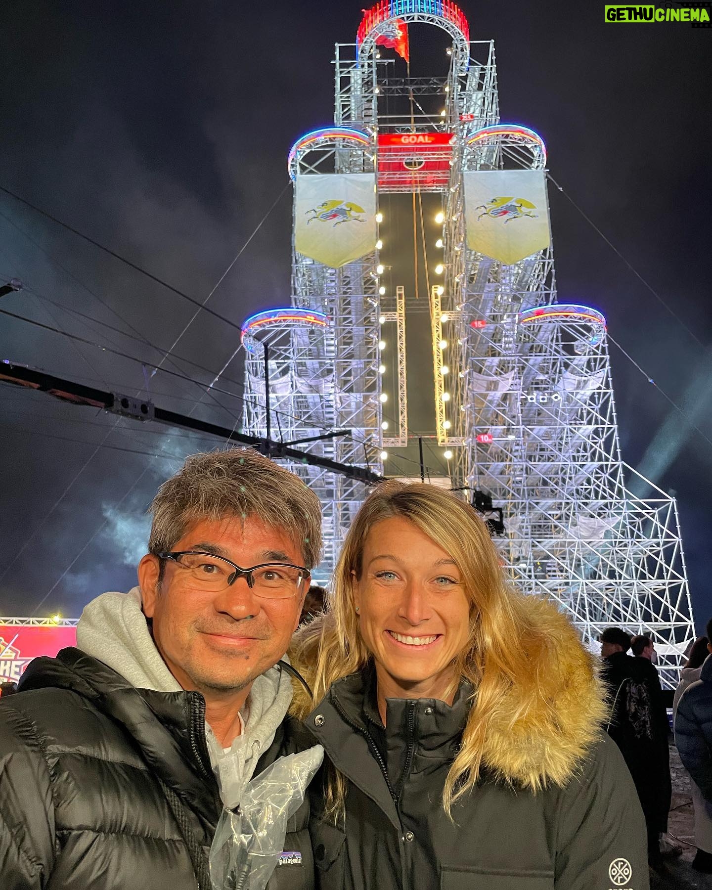 Jessie Graff Instagram - Congratulations @sasuke_tbs on your 40th Anniversary!!! Thank yo so much to @inuimasato for inviting me. It’s always such an honor! and thank you to @makitosugi and our translator @lei_shiba for making it such a wonderful experience! And ありがとう to all my #sasuke friends who helped me analyze obstacles and practice my Japanese! #ninjawarrior #sasuke40th