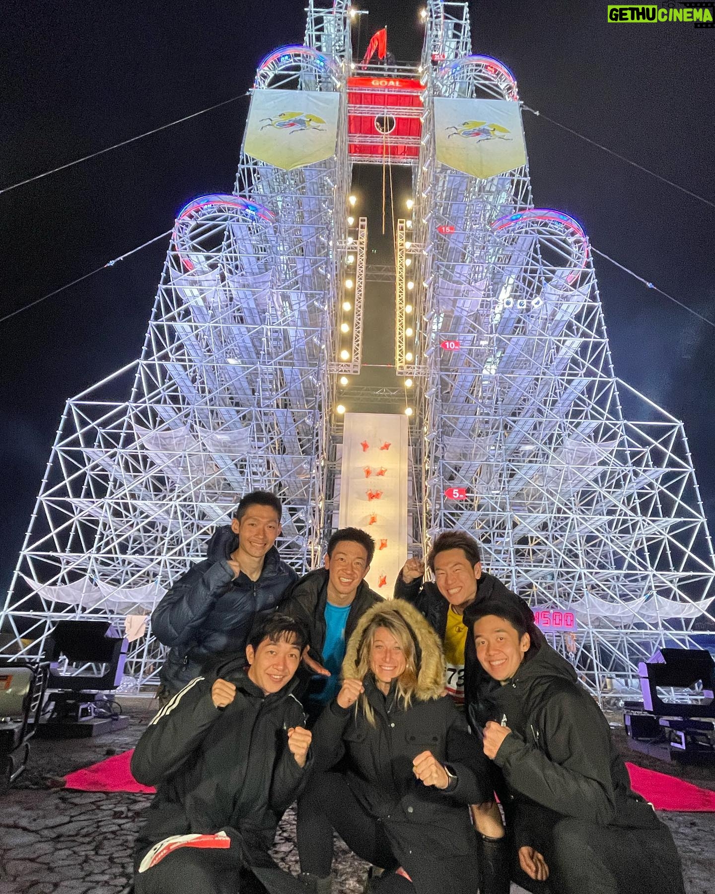 Jessie Graff Instagram - Congratulations @sasuke_tbs on your 40th Anniversary!!! Thank yo so much to @inuimasato for inviting me. It’s always such an honor! and thank you to @makitosugi and our translator @lei_shiba for making it such a wonderful experience! And ありがとう to all my #sasuke friends who helped me analyze obstacles and practice my Japanese! #ninjawarrior #sasuke40th