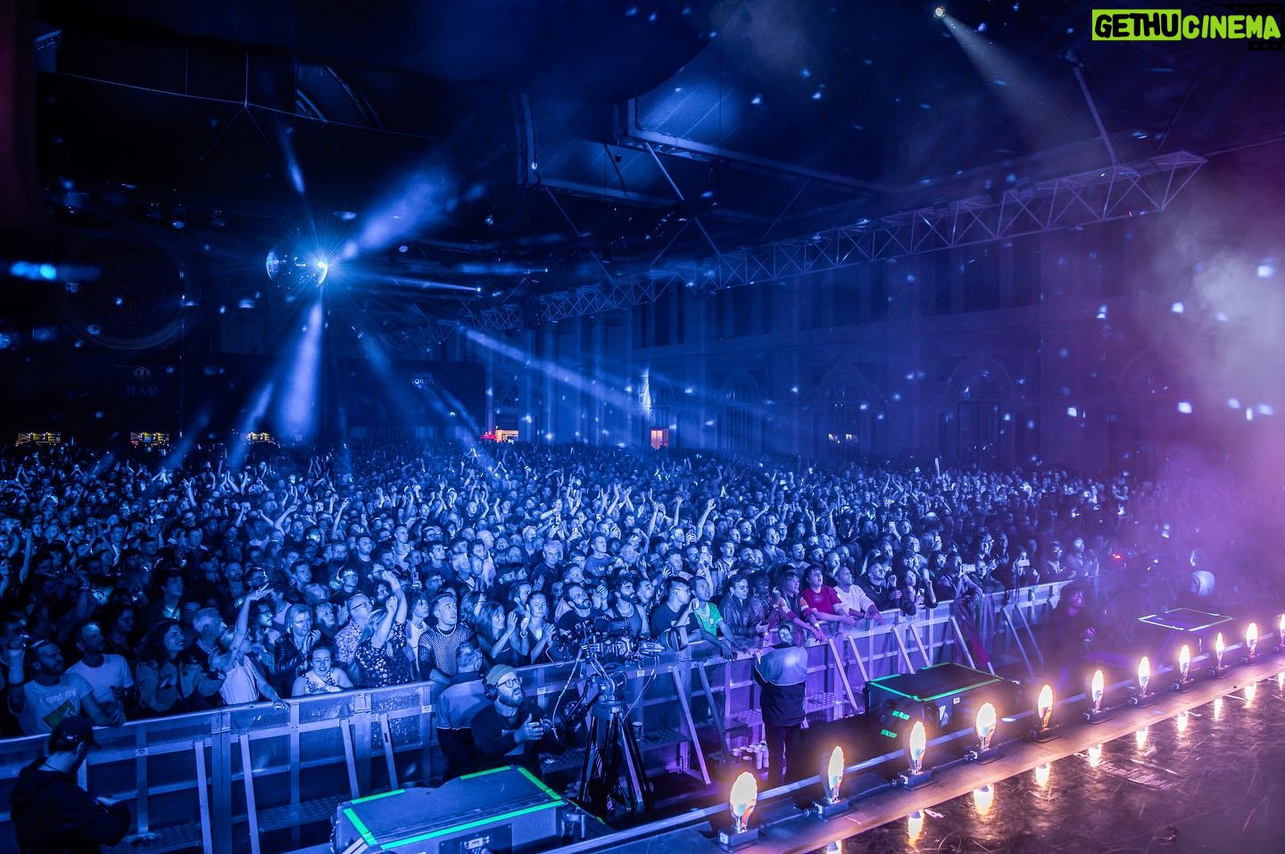 Jessie Ware - 16.5K Likes - 20,000 of you came to dance at the Pearl this weekend. An absolute career highlight, thank you so much for being there to celebrate with us.
Biggest love to my Pearlettes, my crew, my team and of course every one of you who has come to the That! Feels Good! Tour, you made this all happen every single night x