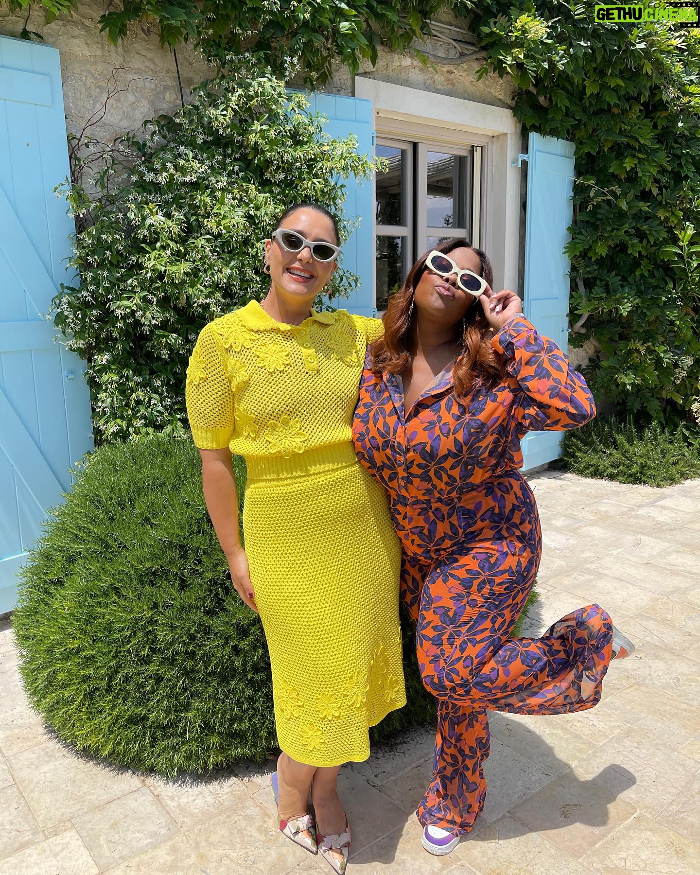 Jessie Ware Instagram - Amber and I get to watch the girls meet the fabulous Mazz Murray who gives a Mamma Mia mothering masterclass on tonight’s episode @mammamiadreamtv x