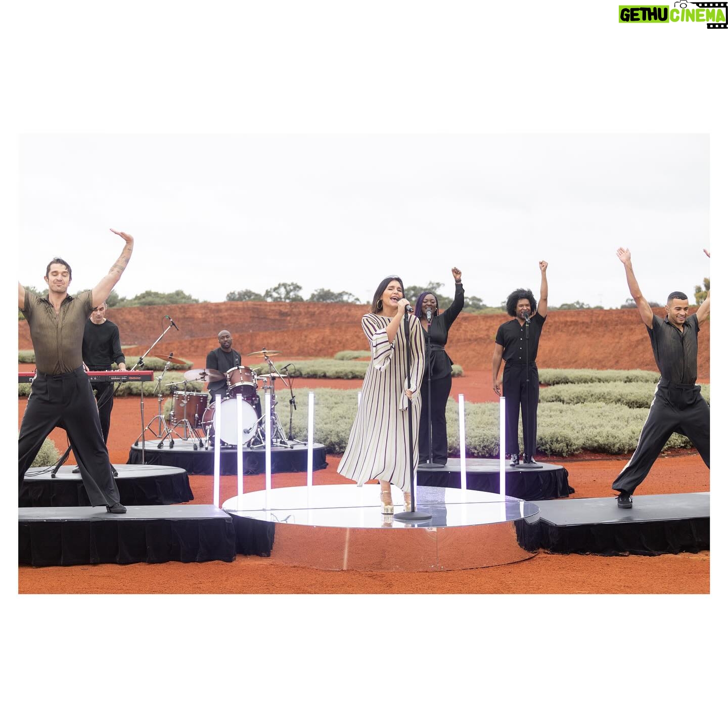 Jessie Ware Instagram - Performed in the beautiful Royal Botanical Gardens in Cranbourne, Melbourne thanks to @sunriseon7 - go and give it a watch! X
