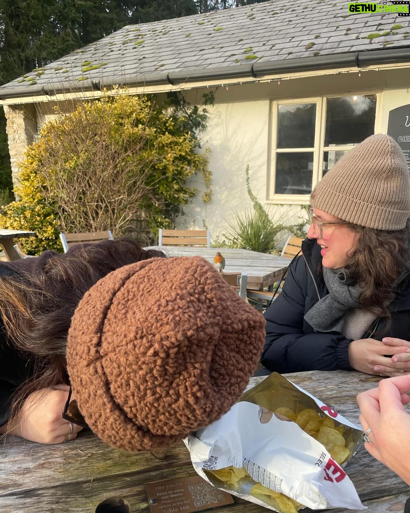 Jessie Ware Instagram - Ladies of the Manor! Haven’t laughed this hard in years. A weekend with old friends, just the best x