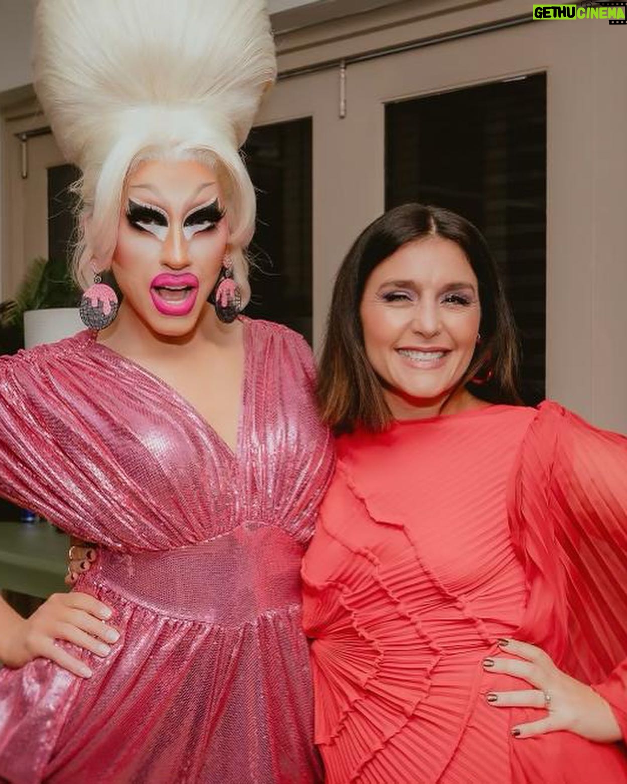Jessie Ware - 24.1K Likes - A quiet night in with @trixiemattel