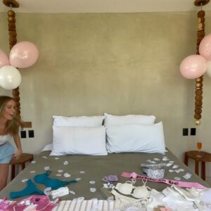 Jessika Dénommée Instagram - Another day , Another bachelorette party 😂 
My baby @dion_andreanne is getting Married 😍😍😍😍 

Pyjamas beaucoup trop cute : @sarya.sleepwear