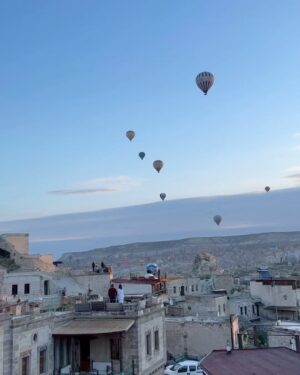 Jessika Dénommée Instagram - How perfect is this 🥹🫶🏼 
Rajoute cette place à ta bucket list !! #cappadocia