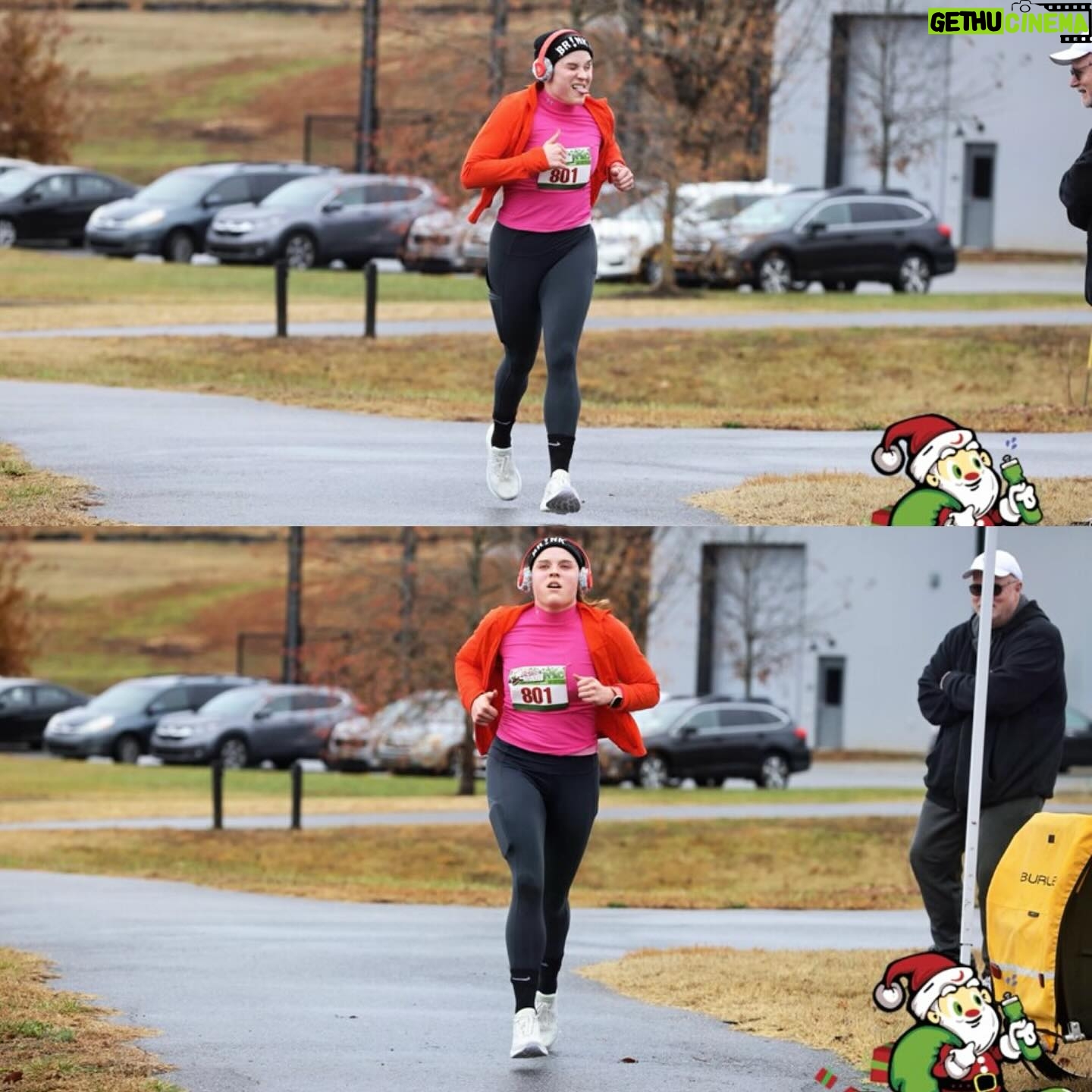 Jessika Evelyn Heiser Instagram - My family has always been one of my biggest supporters in everything I do. From getting to the WWE, all the way through NXT and Wrestlemania, to finishing up 6 miles in a Santa race. šš©µ Lucky and grateful. š©µ