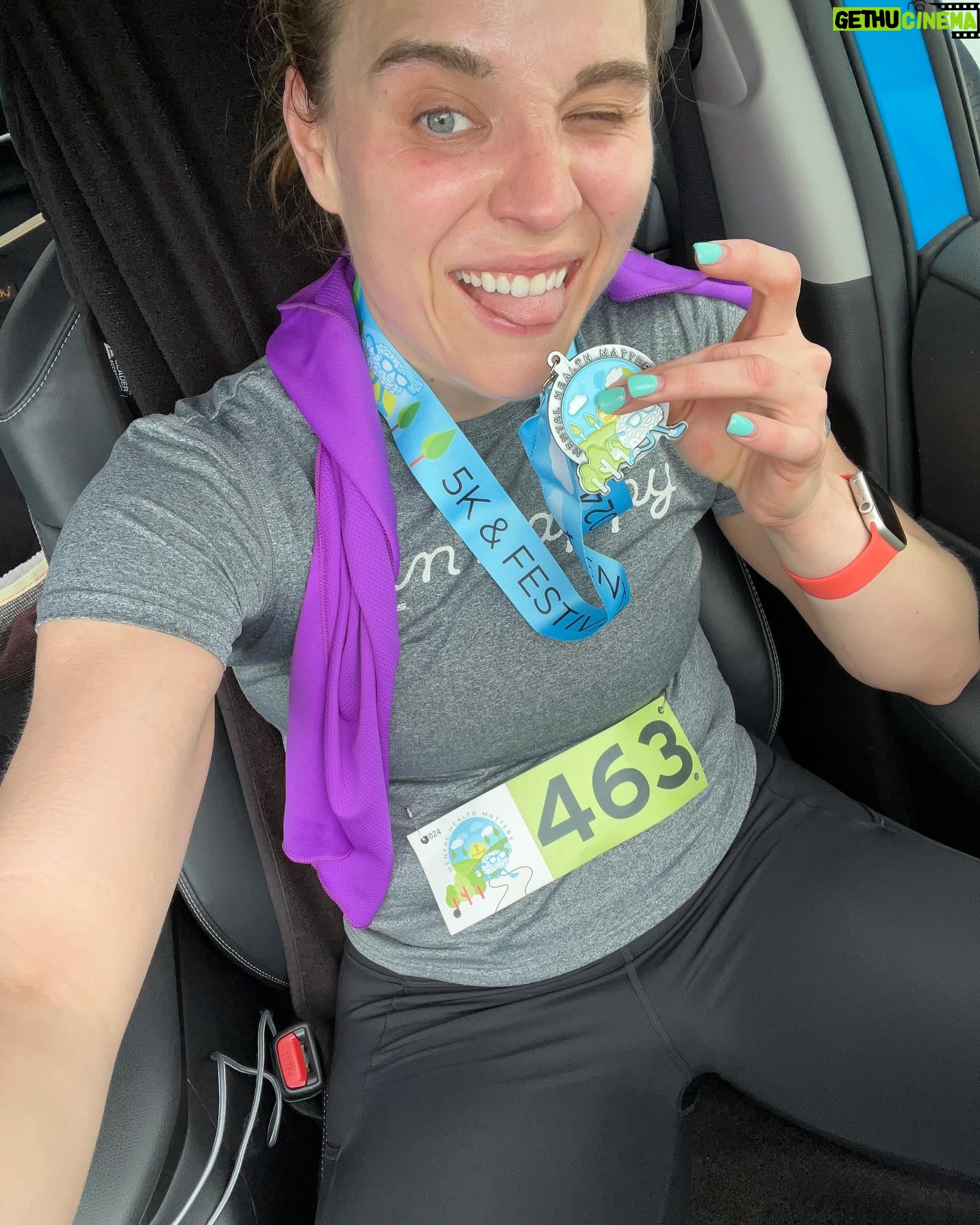 Jessika Evelyn Heiser Instagram - Not a PR day today by any means! Today’s 5K was a whole lot bigger with around 550 people 😮 Slower pace, gravel pathway, but a whole lot of fun and another challenge. May races are complete ☑️ ⭐️ Now a hot yoga, sushi, and nails date before prepping for Saudi Arabia this week. What a life. Proud of me. Happy Sunday ☀️