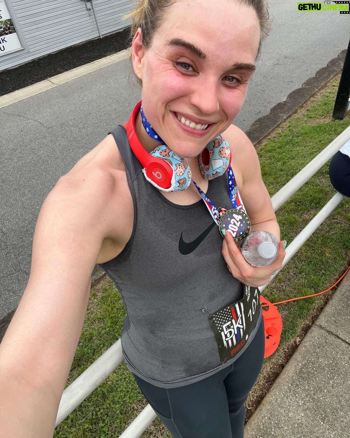 Jessika Evelyn Heiser Instagram - Wake up at 4:45am โ
โ๏ธ home โ
5K ๐โโ๏ธ โ
Cool first time moment for me today! I was fast enough to place in my first 5K race of the weekend (another one scheduled for tomorrow morning) Average pace was 8:25 minute miles and total time was 26:16! ๐ฎโ๐จ ๐ฅต It was a hot one and that put me at 3rd female overall out of 180 people! For a girl who in middle and high school could barely get through one mile at 16 minutes I was pretty tickled! Hoping to do well tomorrow, but no expectations ๐๐