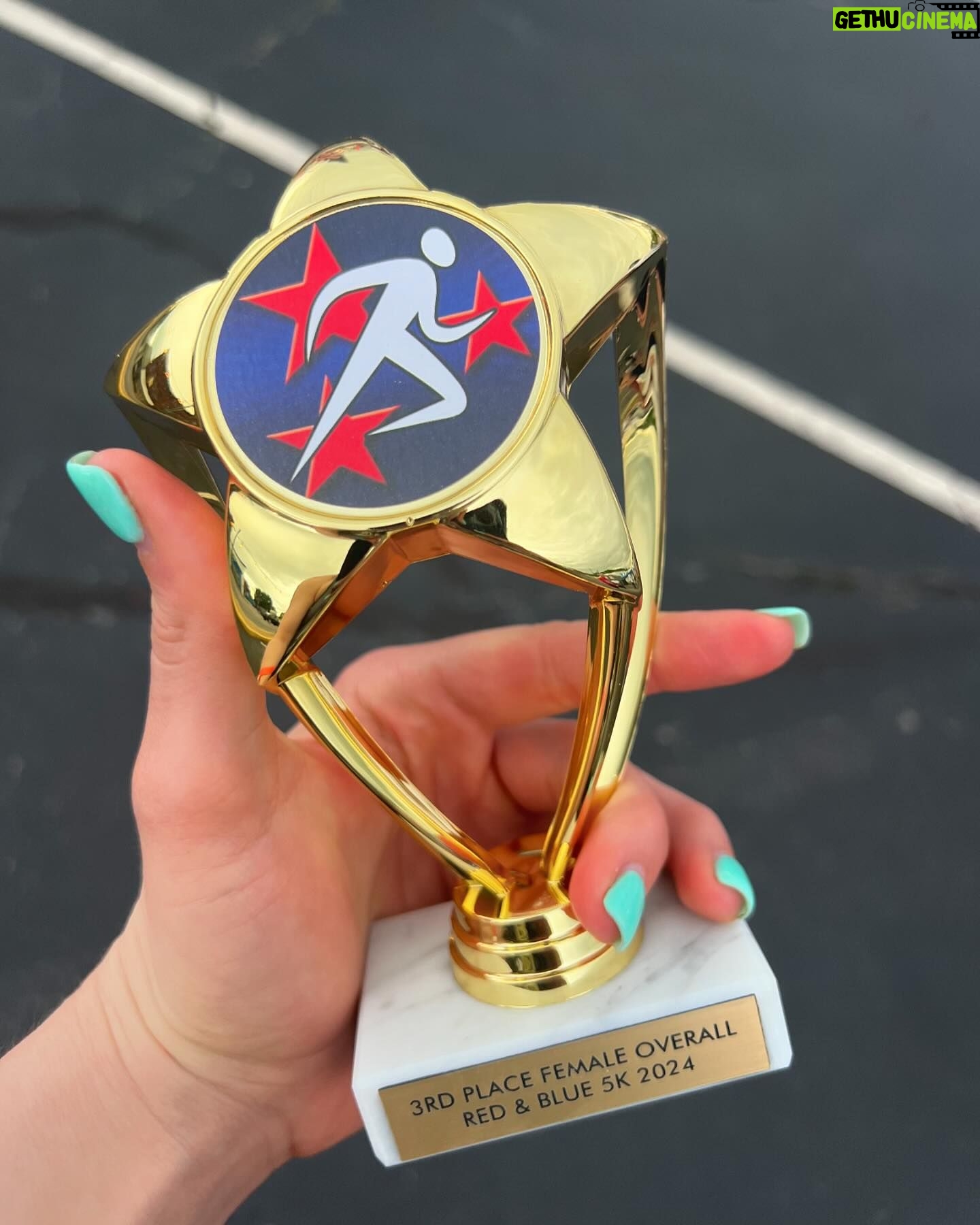 Jessika Evelyn Heiser Instagram - Wake up at 4:45am โ
โ๏ธ home โ
5K ๐โโ๏ธ โ
Cool first time moment for me today! I was fast enough to place in my first 5K race of the weekend (another one scheduled for tomorrow morning) Average pace was 8:25 minute miles and total time was 26:16! ๐ฎโ๐จ ๐ฅต It was a hot one and that put me at 3rd female overall out of 180 people! For a girl who in middle and high school could barely get through one mile at 16 minutes I was pretty tickled! Hoping to do well tomorrow, but no expectations ๐๐