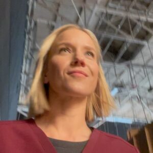 Jessy Schram Instagram - WE’RE BACK!!!! And it feels sooooo good ⚡️ TONIGHT things get deep with a car accident that fills the ED. #AllHandsOnDeck. Some of us get involved in areas we wouldn’t normally be in- some of us are still on the hunt for a kidney- one of us is getting settled with new owners of the hospital- another of us reveals some heart ache news from their home- a new addition to us sparks intrigue and past feelings in an OG member of us - and a hamster may or may not find a home. Lives are in our hands and we do the best we can. Are you ready? Cause we are ;) 

TONIGHT9 8/7 central on @nbc and @peacock #OneChicago #ChicagoMed #ChicagoFIre #ChicagoPD #Peacock #NBC #WolfProductions