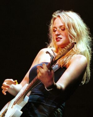 Jewel Instagram - I am so excited to be headed on the road starting in July with the badass @melissa_etheridge 🩵 It is going to be so magical. Plus!!! You may get to hear some new music. Get your tickets! 

📸: West Kennerly