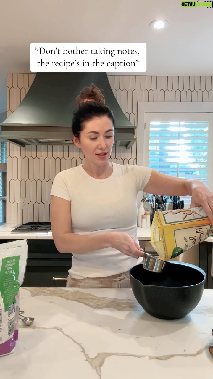 Jewel Staite Instagram - Treat Yerself. Chocolate Chip Banana Bars * 2 cups old fashioned rolled oats * 3 ripe bananas * 1 cup nut butter * 1 egg * 1 tsp baking powder * Splash of pure vanilla extract * Dash of cinnamon * Dash of salt * A handful of chocolate chips Bake at 350F for 22-25 min Let cool for 10 min before cutting #amateurkitchen