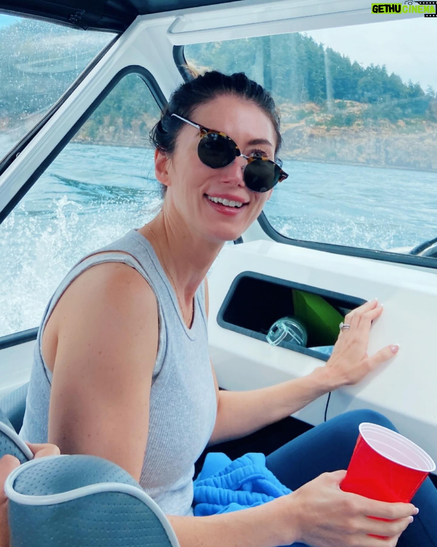 Jewel Staite - 20.4K Likes - Get you a girl who can do both.
📸 @karolinaturekphotography
hmu: @swankmakeup
#thirsttrapthursday
