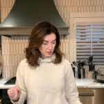 Jewel Staite Instagram – Overnight oats!
cameo by bad kitty Alice in the background 

#amateurkitchen