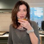 Jewel Staite Instagram - It’s tea time. G and tea time 😉 #amateurkitchen @tearunners For those who are dying to know, I used our blue lady grey for this 💙