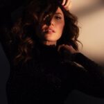 Jewel Staite Instagram – Happy Thursday! 

@gloss_boudoir 
@marceerae.photography 
@kelsey_dickson 

#thirstythursday