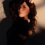 Jewel Staite Instagram – Happy Thursday! 

@gloss_boudoir 
@marceerae.photography 
@kelsey_dickson 

#thirstythursday