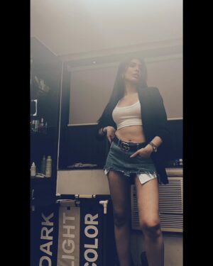 Jhataleka Malhotra Instagram - In touch but out of reach 🖤