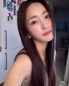 Actress Ji E-su HD Instagram Photos and Wallpapers March 2024