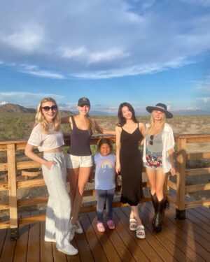 Ji E-su Instagram - Girl’s vacation❤️‍🔥