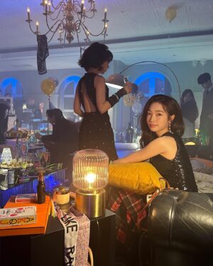 Ji Hye-won Instagram - 🖤 @netflixkr  #hierarchy