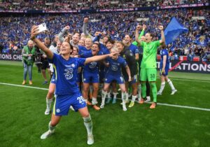 Ji So-yun Instagram - What a beautiful way to say goodbye 💙 
Thank you for the most incredible, unforgettable 8 and a half years. No words can describe how much i will be missing all the staff and teammates and of course the fans.
This truly is the perfect way to end my chelsea career 💙 
Love you all 
UP THE CHELS! 💙💙