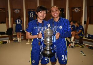 Ji So-yun Instagram - What a beautiful way to say goodbye 💙 
Thank you for the most incredible, unforgettable 8 and a half years. No words can describe how much i will be missing all the staff and teammates and of course the fans.
This truly is the perfect way to end my chelsea career 💙 
Love you all 
UP THE CHELS! 💙💙