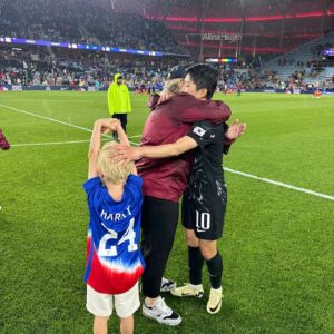 Ji So-yun Instagram - Emma💙it was an honour and blessing to play for you💙 You were a great part of my growth as a player and a person at Chelsea. I wish you all the best with your next chapter in the US!  Thanks to Stuart, Denise, Bart , Ferdia  as well! Wish you all the best 👍🏼