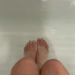 Jian Man-shu Instagram - 懶洋洋的⋯⋯（冷氣病）⋯⋯逼汗中。