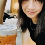 Jian Man-shu Instagram - 🧡口腹滿足的上午。 聽說是泰奶界天花板，加上跟住的地方有點距離，於是一次點了兩杯，都喜歡。這家豬腳飯要是開在我家隔壁，隆哥應該可以一週去吃五回，我三回。 #khirithaitea #naiekrollnoodle