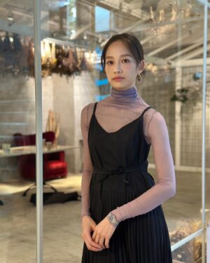 Jian Man-shu Instagram - 💜
今天說了很多話，準備回家吃晚餐。

MAKEUP｜@backstage_aga 
HAIRSTYLE｜@driven.by @ajae_yt 
CLOTHING｜@kew_studio_tw 

@manshujian #簡嫚書 #manshujian #沒有你依然燦爛  #loveyourself #江以晴 @love_yourself1152
