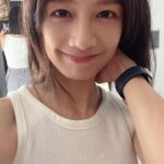 Jian Man-shu Instagram - 🧡 用蜜得絲保養臉部肌膚已經有一段時間了，目前的心得是：超級滿意。 每天仔細清潔臉部後，就用蜜得絲進行肌膚的保養，這樣老老實實地擦著擦著按摩按摩，居然就養出了「水光肌」！就是那種素顏也透亮、不上妝都有好氣色的狀態。對了，如果有特別想加強眼周保養，可以另外搭配眼霜使用，我自己是會添加幾滴精油。 這陣子許多朋友因為暑假都在安排長途旅行，收拾行李時都很頭痛保養品怎麼帶。欸嘿！帶一瓶蜜得絲就對了啦！！！只要一瓶蜜得絲就取代了化妝水、精華液、乳液「三種」基礎保養手續，實際也有像擦完3瓶的滋潤感！一趟旅行回來，不僅身心靈充飽電，連臉部肌膚都水噹噹了✨變成日常保養愛用好物！ 真心推薦還沒用過蜜得絲的朋友，趕緊申請一瓶20mL體驗瓶來試試看吧（： https://swe02.com/MEwtG #AllinOne蜜得絲 #1瓶亮出水光肌 #素顏透亮挑戰 @manshujian