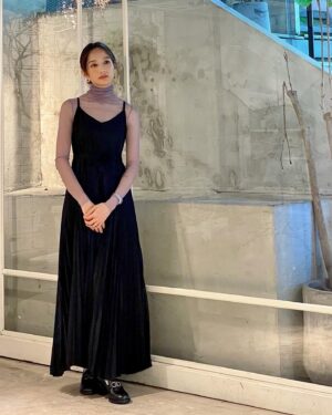 Jian Man-shu Instagram - 💜
今天說了很多話，準備回家吃晚餐。

MAKEUP｜@backstage_aga 
HAIRSTYLE｜@driven.by @ajae_yt 
CLOTHING｜@kew_studio_tw 

@manshujian #簡嫚書 #manshujian #沒有你依然燦爛  #loveyourself #江以晴 @love_yourself1152