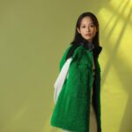 Jian Man-shu Instagram - [styletc 專訪］@styletccom 透過扮演不同角色，也像是自我發掘的一段歷程，這是很有意思的。這讓我跳脫我的慣性，意外發現原來我也可以這樣子講話、原來我也可以這樣子跟人相處，建立出不同於自己認知下的人際關係。 借用某個角色的行為與心態在自己的生活中，似乎可以協助自己突破一些盲點、困境或是排解一些卡住的情緒。我認為每一個角色都有她的智慧，透過經歷她們的人生，讓我更有勇氣面質自己，與自己對話，並且讓自己成為一個有彈性、更有包容力的人。 記者｜邱永鍇 攝影｜許方正  攝影協力｜林士傑  影音｜羅宇翔  造型｜Ting  化妝｜@ara.wu @so.easystudio  髮型｜@ajae_yt @drivenby  服裝｜@fendi @longchamp #沒有你依然燦爛 #江以晴 #manshujian #簡嫚書