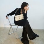 Jian Man-shu Instagram - 🤍 隨性和諧，有流動的愜意感。 @loropiana #LoroPiana #LoroPianaExtrabag
