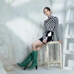 Jian Man-shu Instagram - [styletc 專訪］@styletccom 透過扮演不同角色，也像是自我發掘的一段歷程，這是很有意思的。這讓我跳脫我的慣性，意外發現原來我也可以這樣子講話、原來我也可以這樣子跟人相處，建立出不同於自己認知下的人際關係。 借用某個角色的行為與心態在自己的生活中，似乎可以協助自己突破一些盲點、困境或是排解一些卡住的情緒。我認為每一個角色都有她的智慧，透過經歷她們的人生，讓我更有勇氣面質自己，與自己對話，並且讓自己成為一個有彈性、更有包容力的人。 記者｜邱永鍇 攝影｜許方正  攝影協力｜林士傑  影音｜羅宇翔  造型｜Ting  化妝｜@ara.wu @so.easystudio  髮型｜@ajae_yt @drivenby  服裝｜@fendi @longchamp #沒有你依然燦爛 #江以晴 #manshujian #簡嫚書