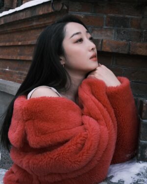 Jiang Mengjie Instagram - 祝大家新年快乐！happy new year！🎉🎊🍾🎆🎊🎉