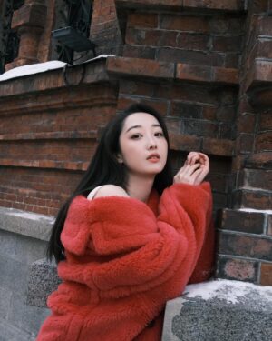 Jiang Mengjie Instagram - 祝大家新年快乐！happy new year！🎉🎊🍾🎆🎊🎉