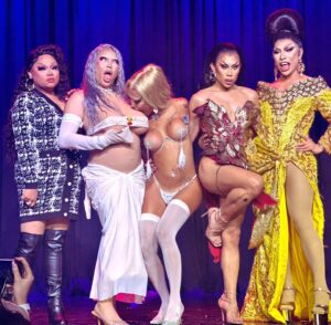 Jiggly Caliente Instagram - Caption this for me. SMH 🤣🤣🤣 
@ovcvnt @m1ssjadeso @marinaxsummers @eva_lequeen ... This pic looks like I brought my kids OV n Jade to take pic with my kumare Eva n her daughter Marina 😂😂😂😂