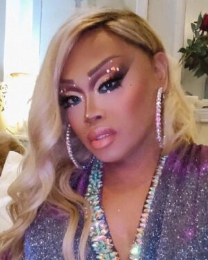 Jiggly Caliente Instagram - Dress by @angelayalacouture 
Earrings by @stonedbyaleks 
Custom colored unit @hairbyblairofficial