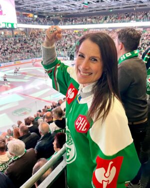 Jill Johnson Instagram - Håller andan!!! Kör Älskade Rögle -kör!!!!💚🤍 @roglebk