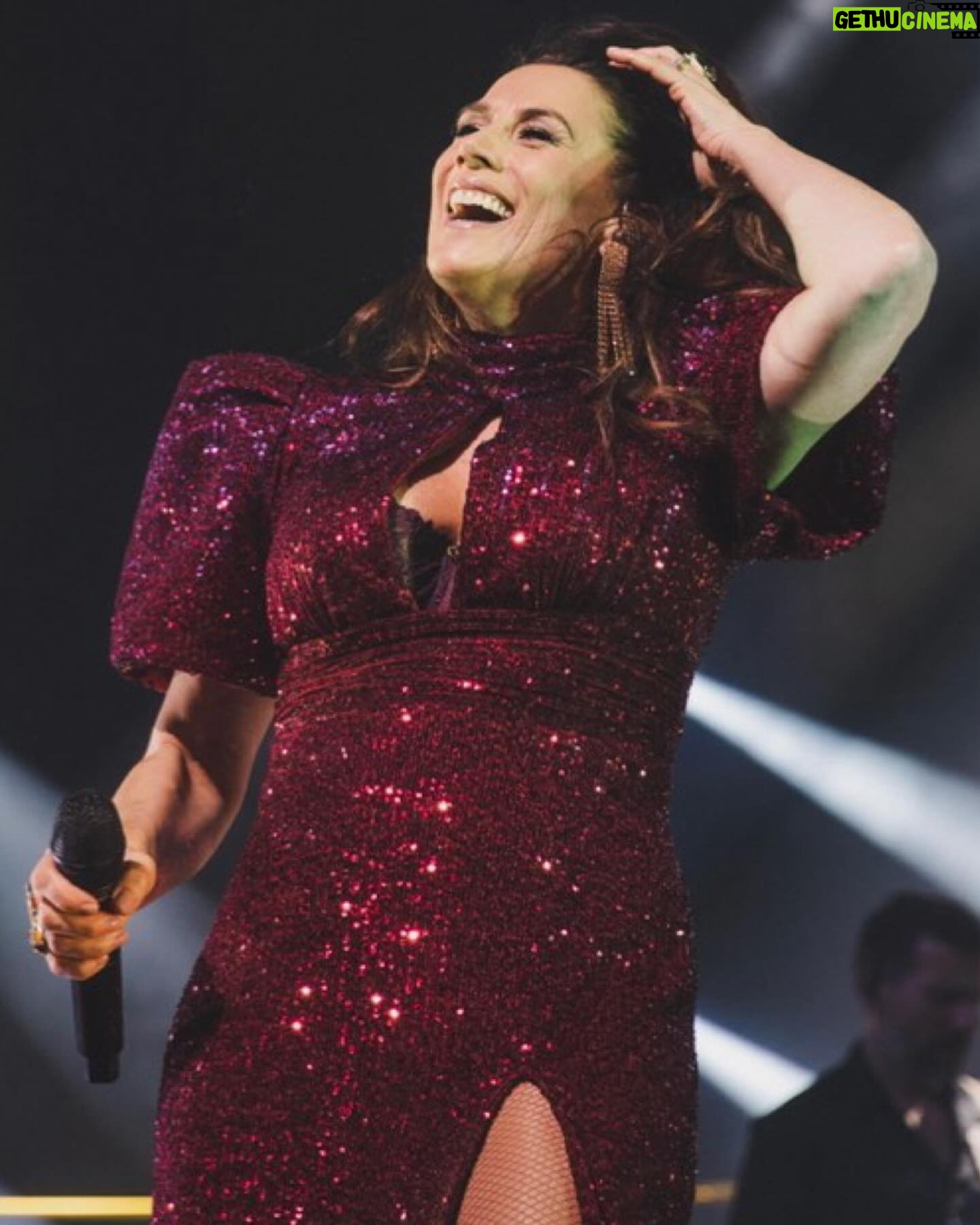 Jill Johnson - 4.2K Likes - Vilket händelserikt år det har varit!
Idag för ett år sen hade jag premiär på ”Simply The Best” på Cirkus och om en vecka står jag på Cirkus scen igen och programleder Cancergalan. Nervöst och ärofyllt.
Ett år i mestadels glädje, kontraster och tacksamhet. Mitt 50 års firande har bjudit på otaliga övveraskningar och framförallt reflektion i kubik och kvadrat .Jag påminns om allt jag har fått vara med om, om allt jag får vara med om och om alla fina, goa människor jag har omkring mig.
Älskade döttrar, Mattias och storfamiljen, med alla led åt olik håll, mina musiker, vänner, kollegor och publik.
Tack för att ni alla finns♥️.
Ser fram emot ny musik, spelningar med ”Jill & The Johnsons” och ☮️ FRED.
I en tid av krig och elände i världen känns det svårt att frossa i prestationer och glädje. Mina tankar går till krigsoffer, sjuka och ensamma och jag hoppas på ett ljust 2024♥️. Kärlek🙏🏼
Gott Slut & Gott Nytt!
