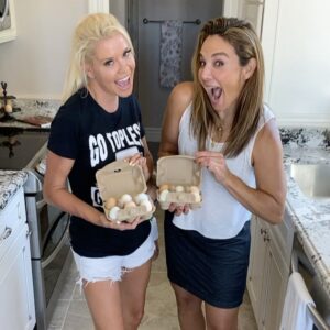 Jill-Michele Meleán Instagram - I did it! This #vegan declared that I would only eat eggs if the chickens were loved, unfertilized (new news to me) & I knew the owner! 
Meet my wonderful friend @brandiemoses 🐔 🥚 ❤️ #chickenlady