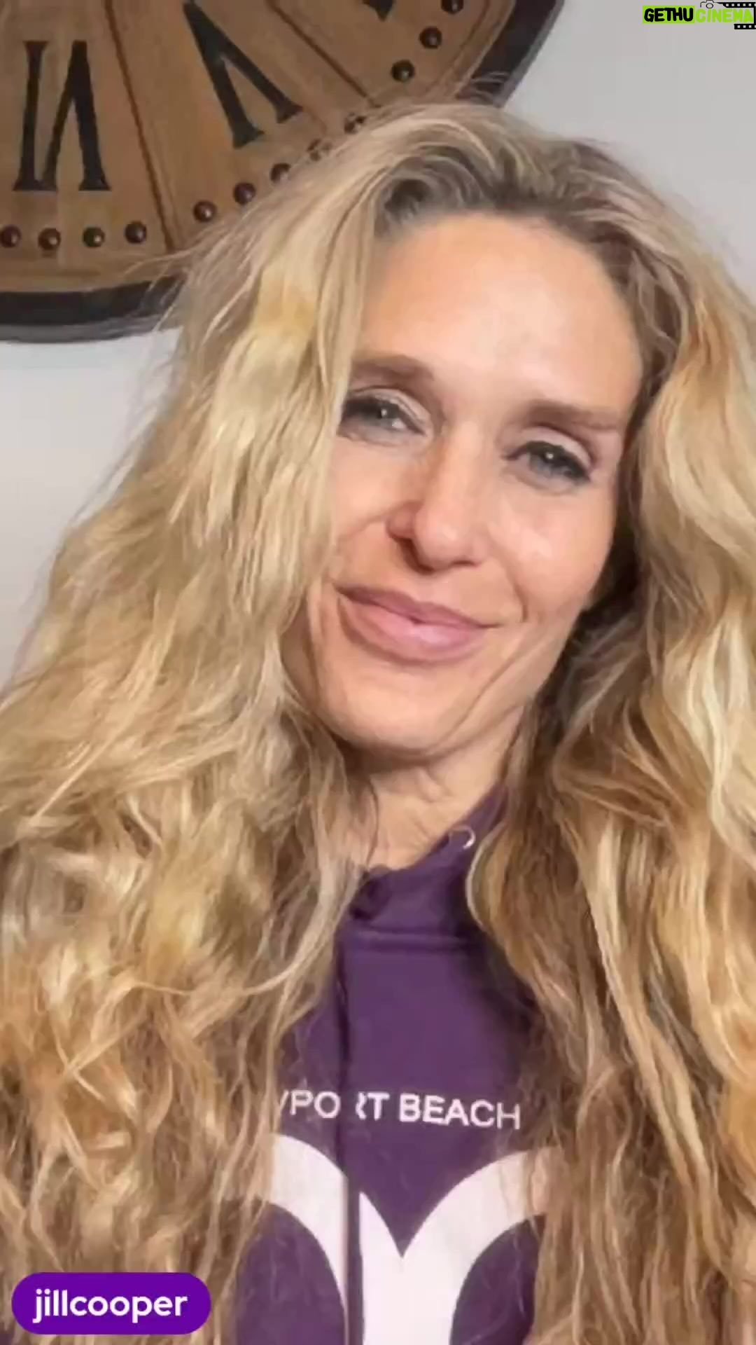 Jill Cooper Instagram - Live di oggi, sempre a tema “festa della mamma” www.jillcooper.it Pelle luminosa per una bellezza esteriore - maschera led - promo pack siero 3 livelli dermaroller 0,25 - siero bava crema bava