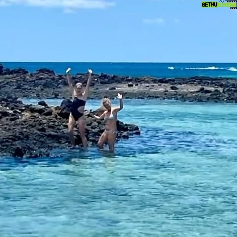 Jill Cooper Instagram - Giorno 3 del Retreat - Gita a Los Lobos Camminata 8km e bagno al puertito ❤️❤️❤️