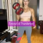 Jill Cooper Instagram - 5 minuti di Thunderbell ✅ Usa il busto per controllare il movimento ✅ Attiva il core ✅ Allenati tutti giorni #jillcooper #nowjillcooper #workout #thunderbell #fyp #viral #fit #fitnessmotivation #love