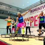 Jill Cooper Instagram - Can you feel it? Puoi sentirlo? #superjumpéunafigata con i miei Ghost ❤️ @riminiwellness @brooksrunningit